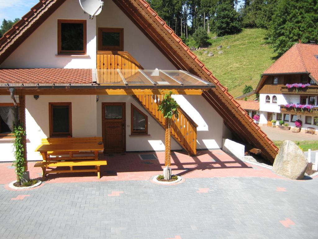 Holzbildhauerei Kammerer Triberg im Schwarzwald Exterior foto