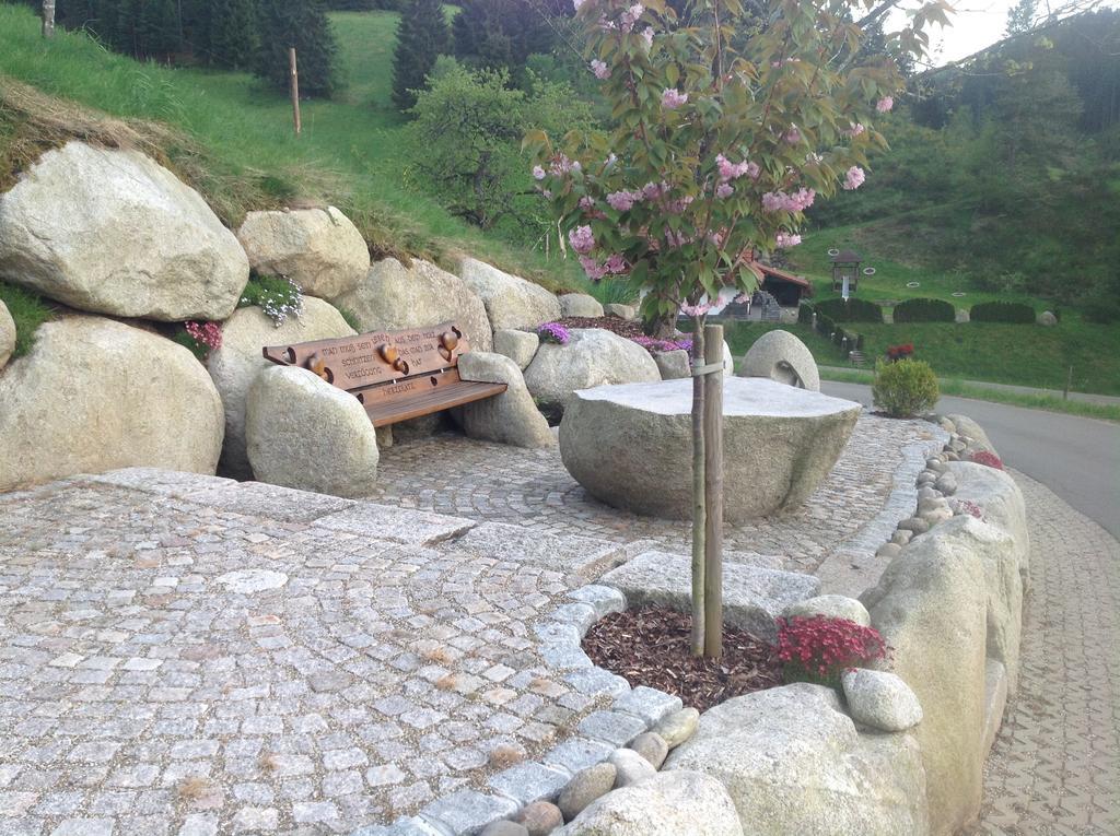 Holzbildhauerei Kammerer Triberg im Schwarzwald Exterior foto